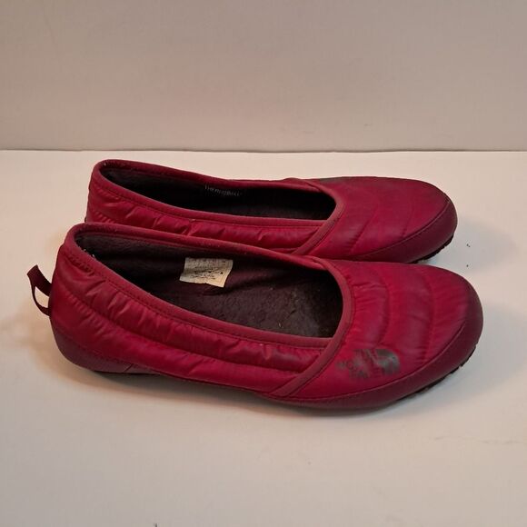 The North Face Flats Women's 7 Theromoball Traction Burgundy Quilted Waterproof - Picture 1 of 6